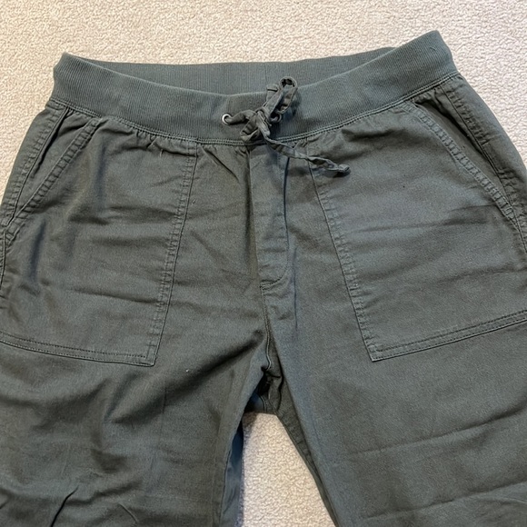 High Rise Pleated Cargo Pants - Picture 5 of 8
